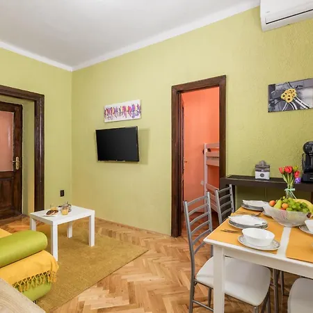 Karesa -rijeka דירה רייקה