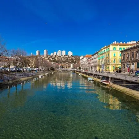 Karesa -rijeka דירה