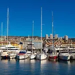 Karesa -rijeka شقة غييكا